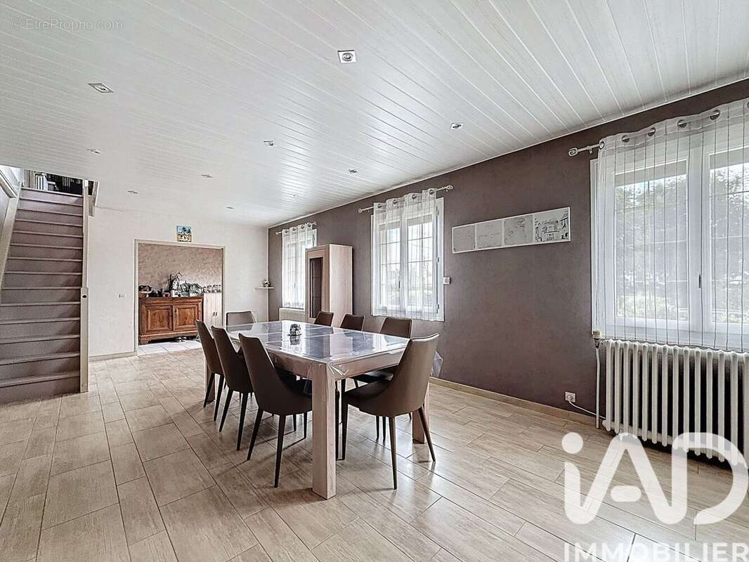 Photo 2 - Maison à LUSIGNY