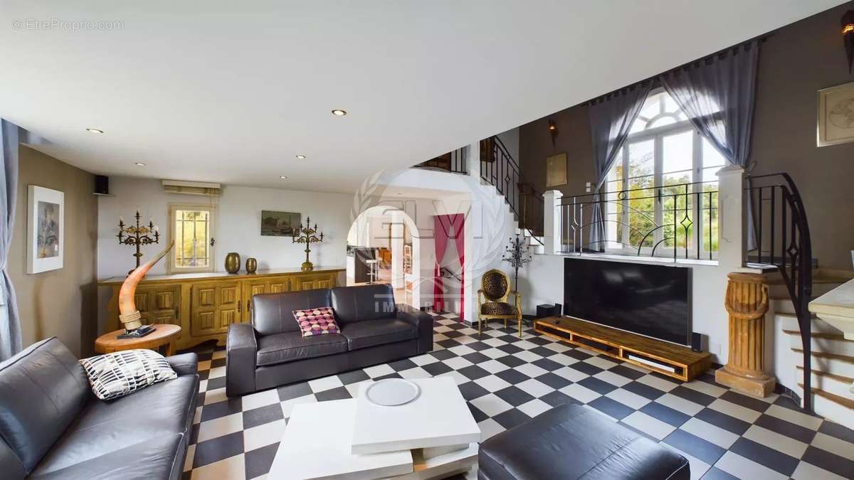 Maison à PLAN-DE-LA-TOUR