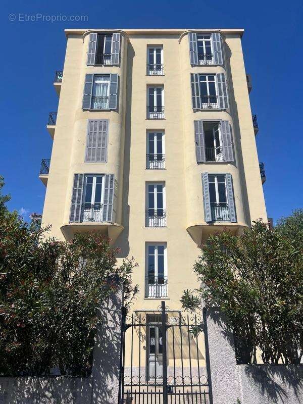 NICE Cimiez 2P 36m² dernier étage vue mer - photo 2