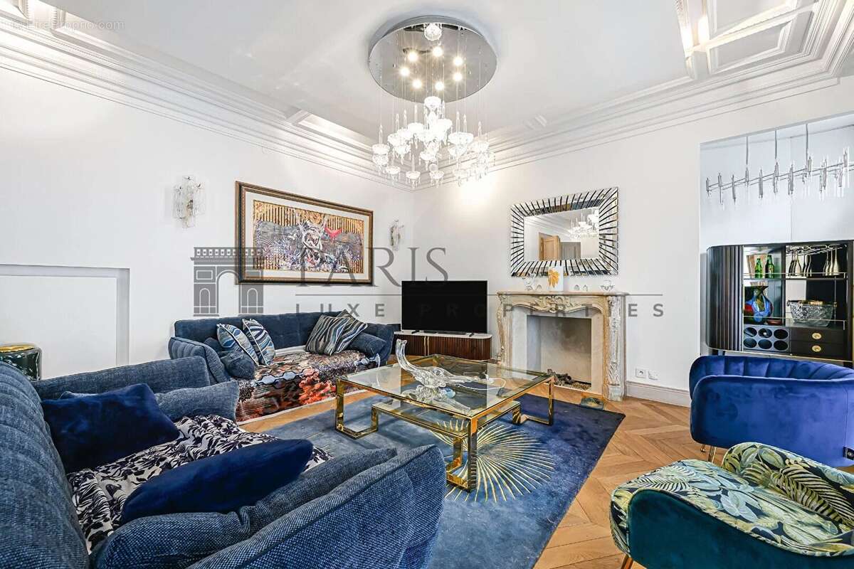 Appartement à PARIS-16E