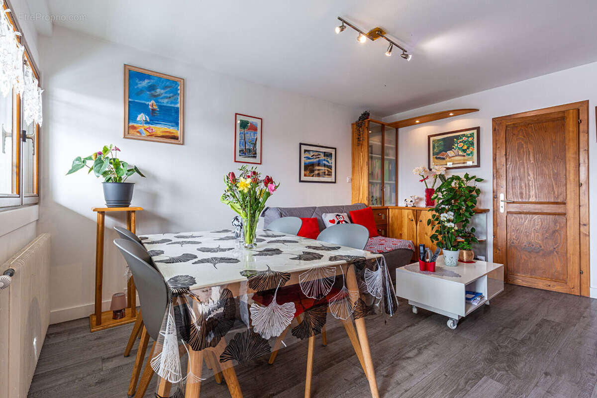Agence immobiliere laforet - exclusivite - "coccinelle" - appartement t3 de 44,59m2 - veranda - cave - dernier etage - dpe d - r - photo 10