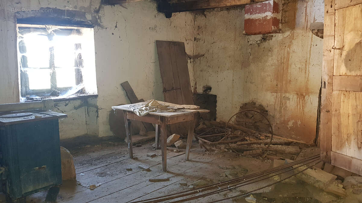 Maison et grange à aménager - photo 3