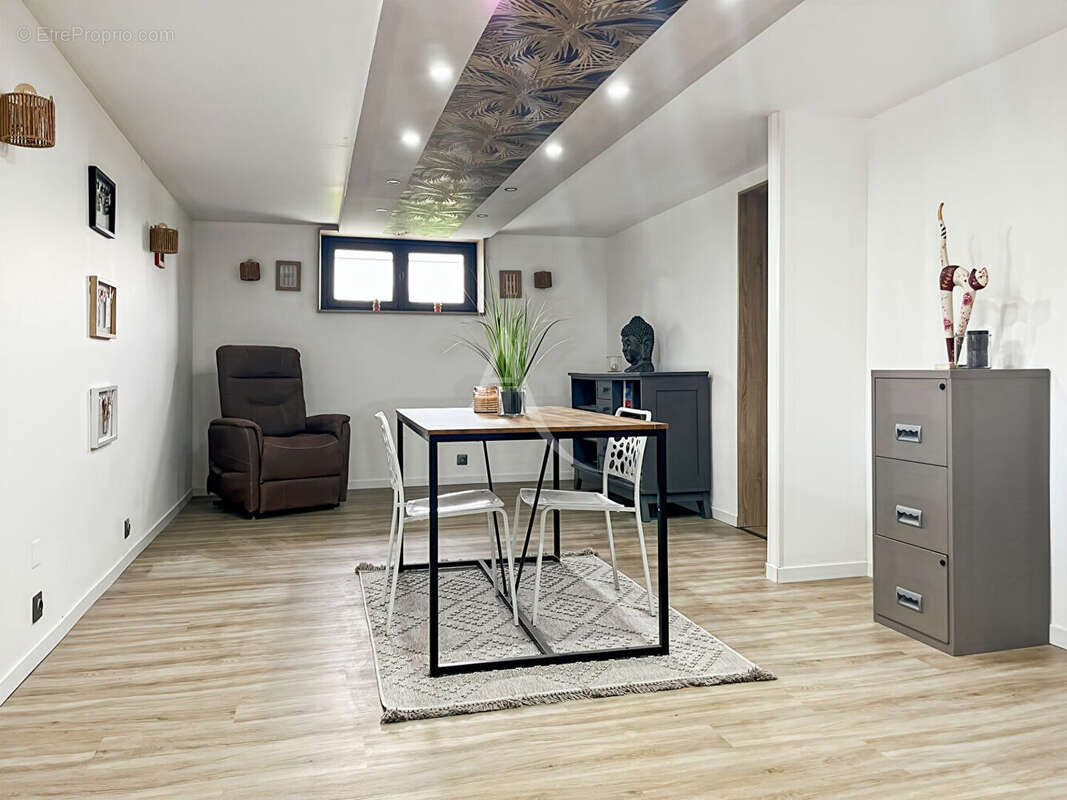 A VENDRE - Maison entièrement rénovée ? Fort potentiel avec logement indépendant - photo 12