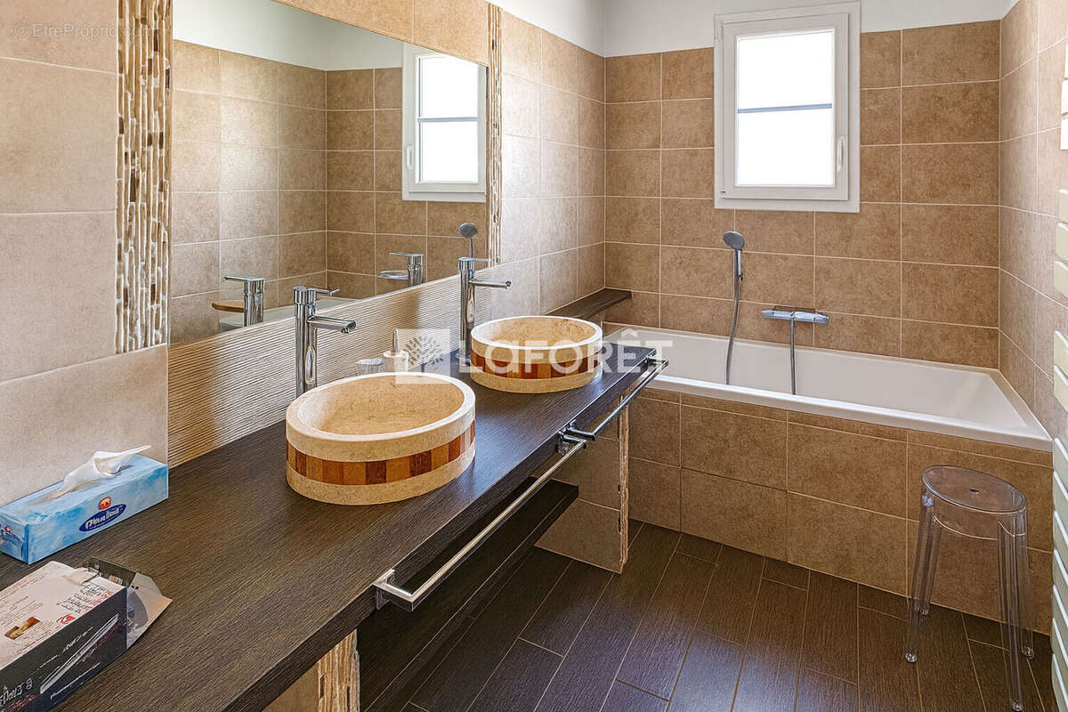 Maison à MONTAUROUX