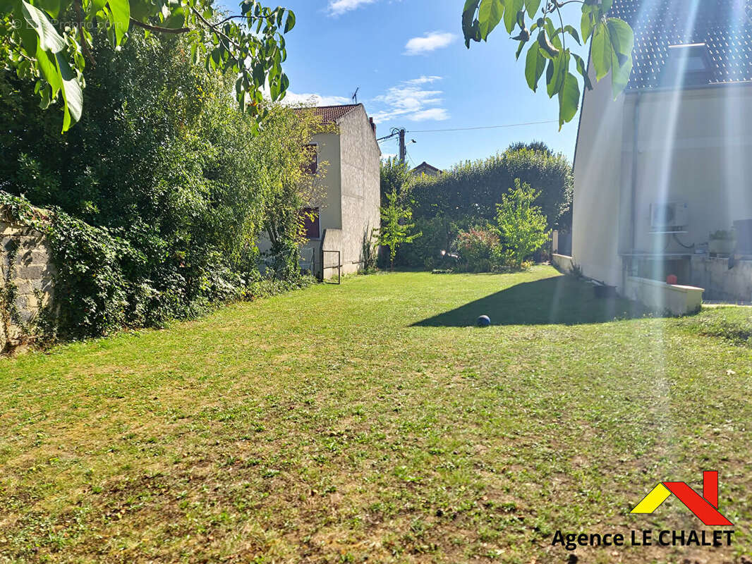Terrain à VILLENEUVE-LE-ROI