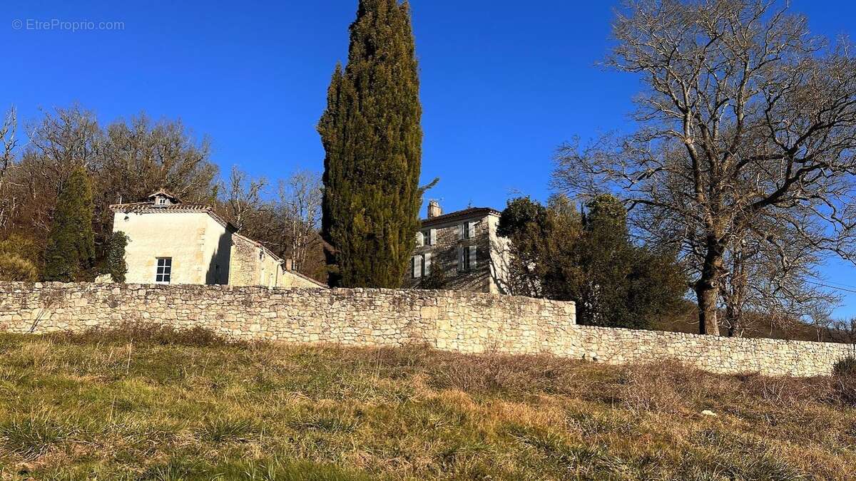 Projet famillial ou exploitation de gîte possible, pour ce très beau hameau à proximité de Roquecor - photo 11