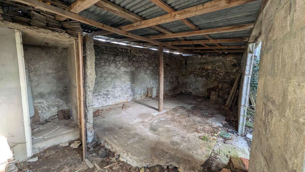 Maison à SAINT-VICTOR-DE-MORESTEL