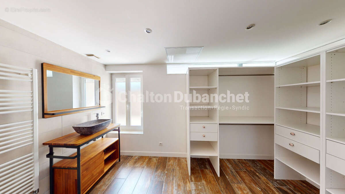 Appartement à LE COTEAU