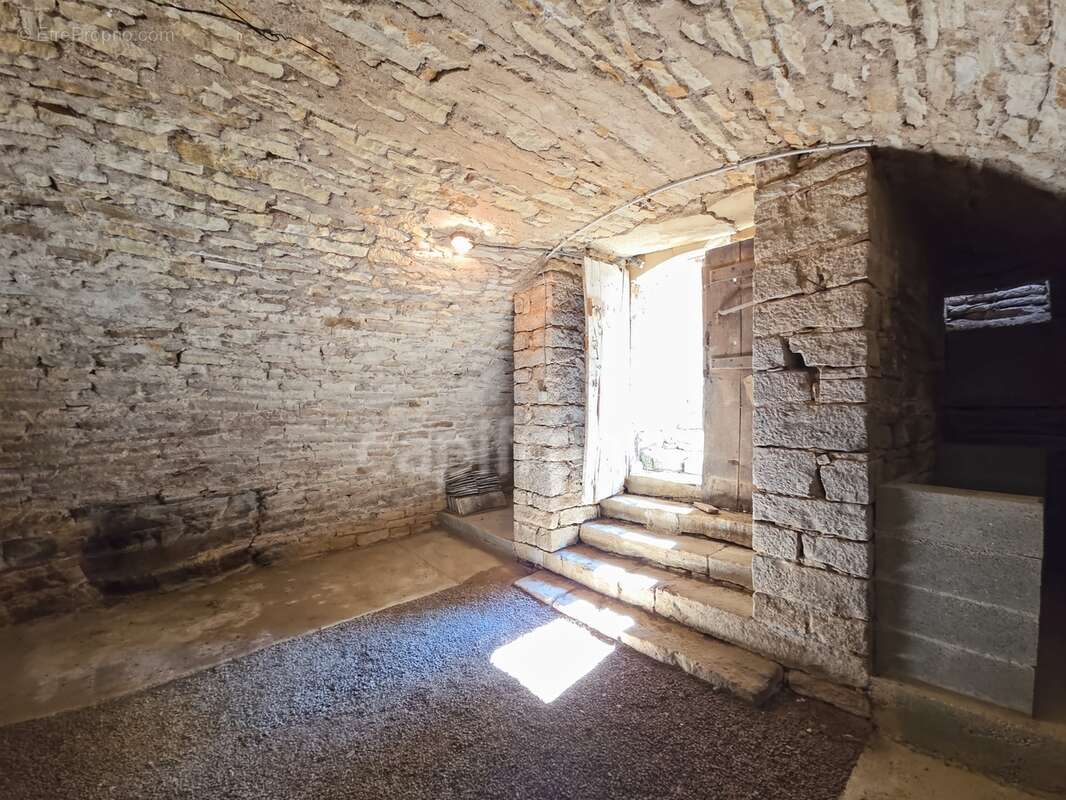 Maison en pierre à renover - photo 11