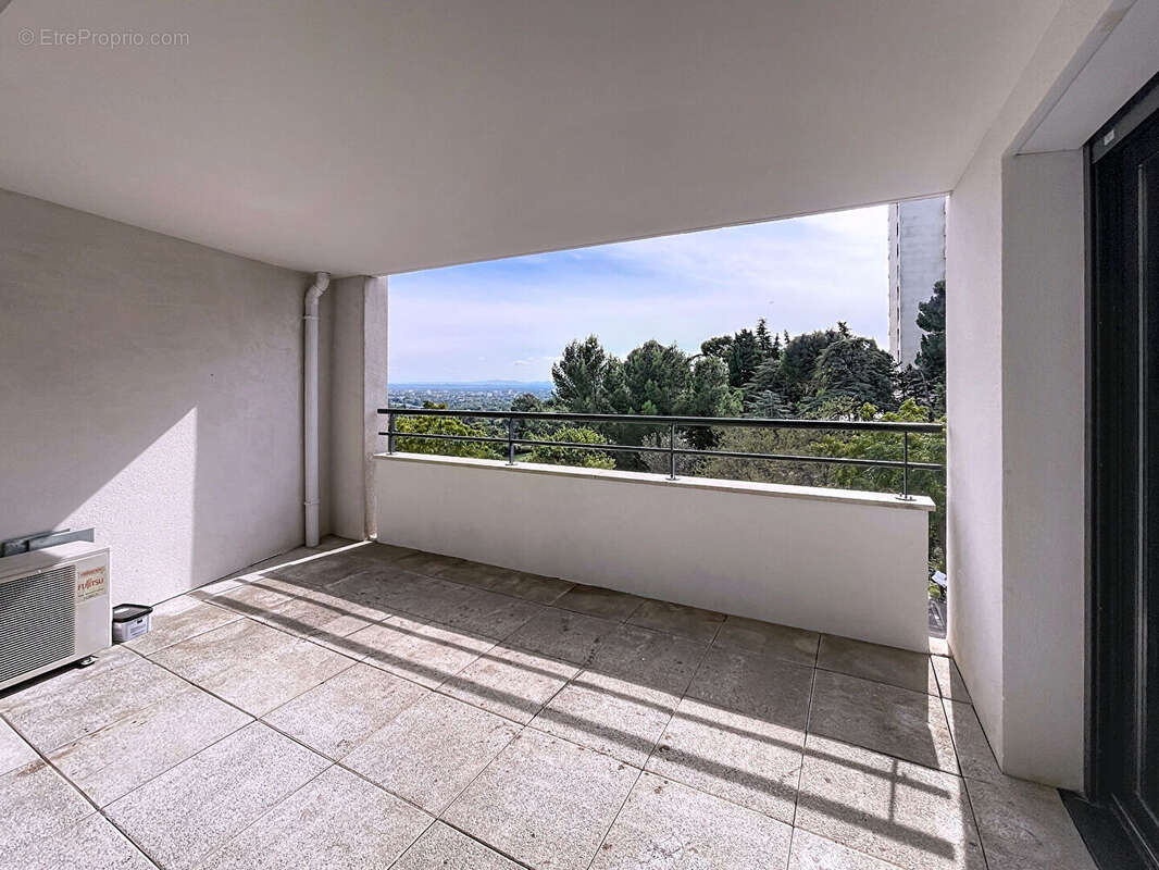 Appartement à VILLENEUVE-LES-AVIGNON