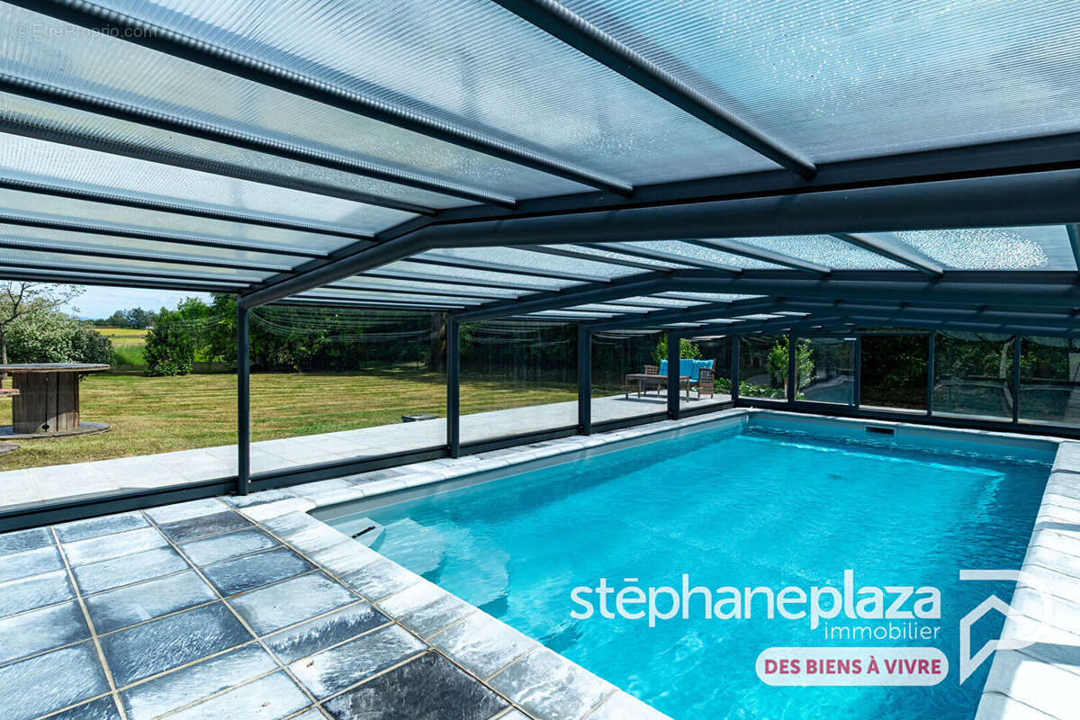 Propriété composée d'une maison entièrement rénovée de 133m² habitables sur 3164m² de terrain, avec piscine ! - photo 11