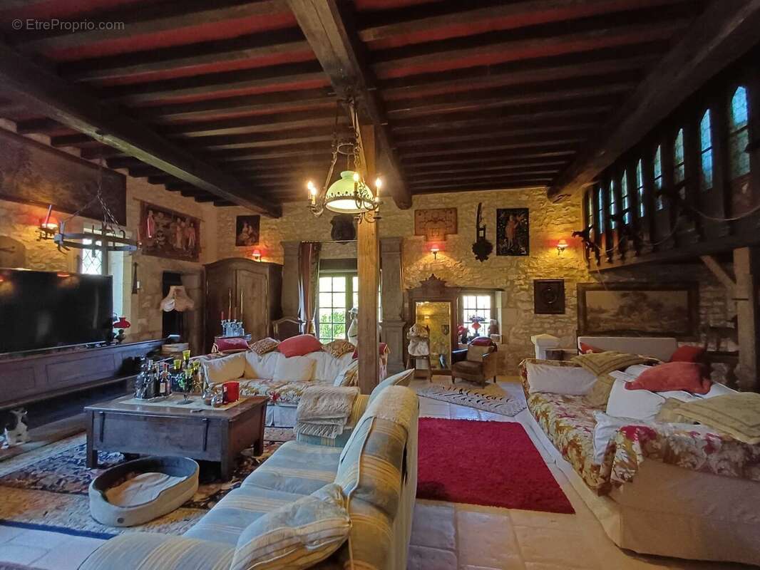 Maison 245 m² à Chasseneuil-Sur-Bonnieure  - photo 6