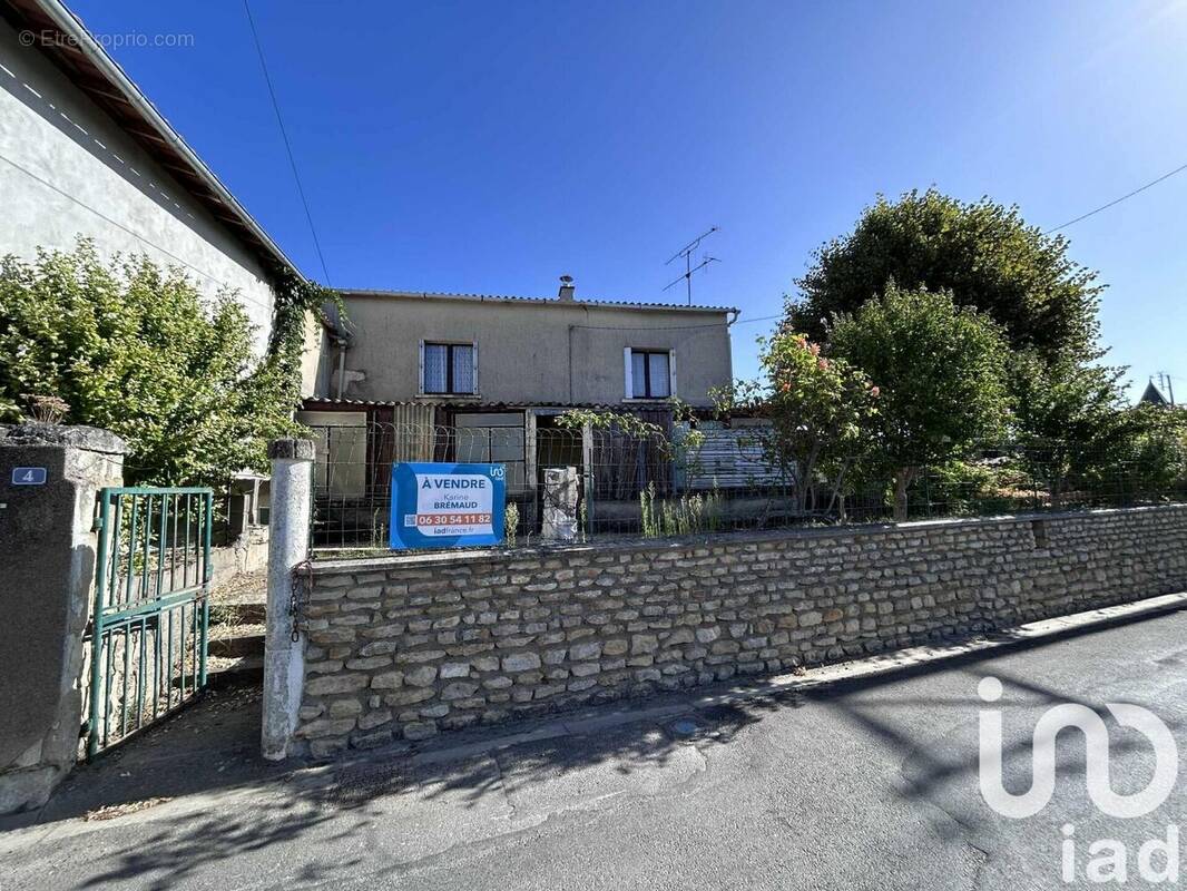 Photo 1 - Maison à LE PUY-NOTRE-DAME