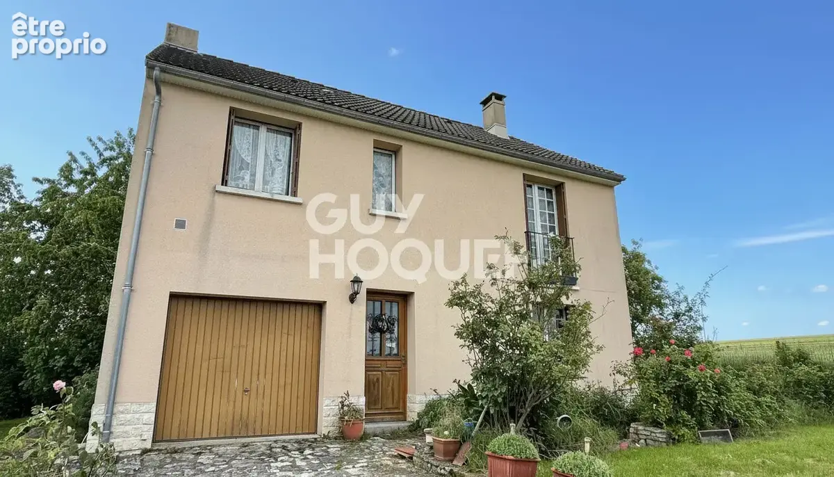 Photo Maison à Breval au prix de 182 500€