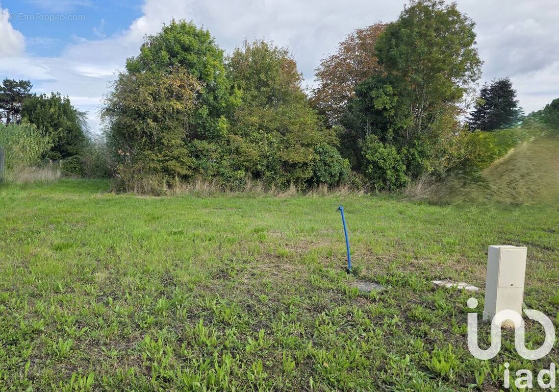 Photo 1 - Terrain à SAINT-JUST-LUZAC