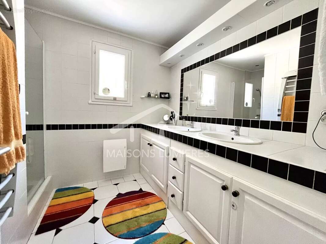 Maison à ROUSSILLON