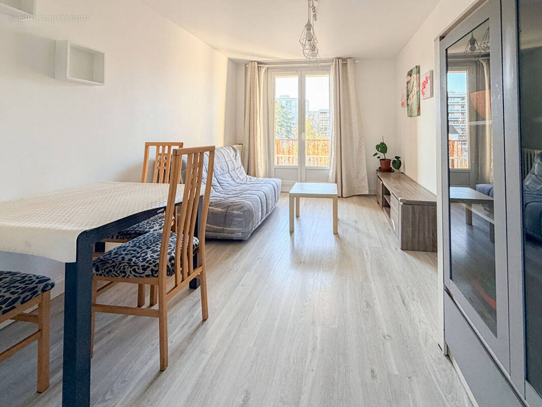 Appartement à NANTERRE