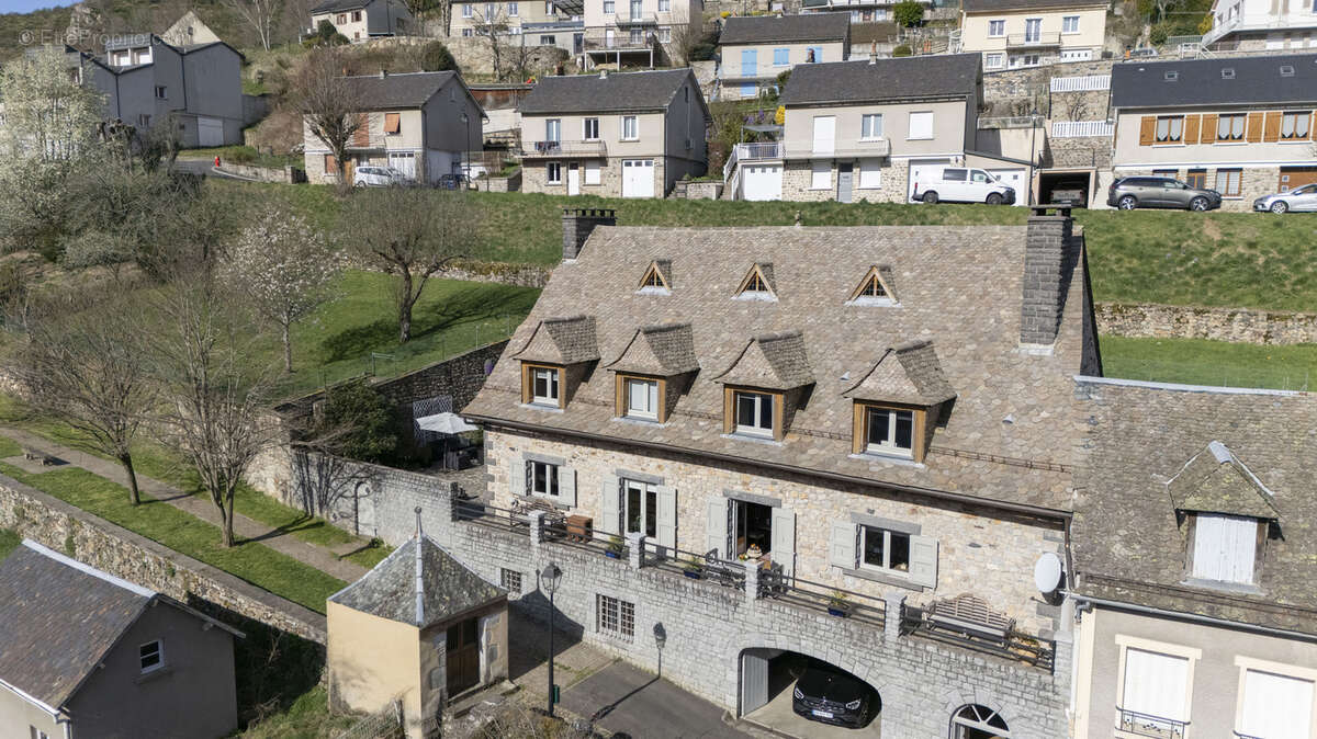 Maison à CHAUDES-AIGUES