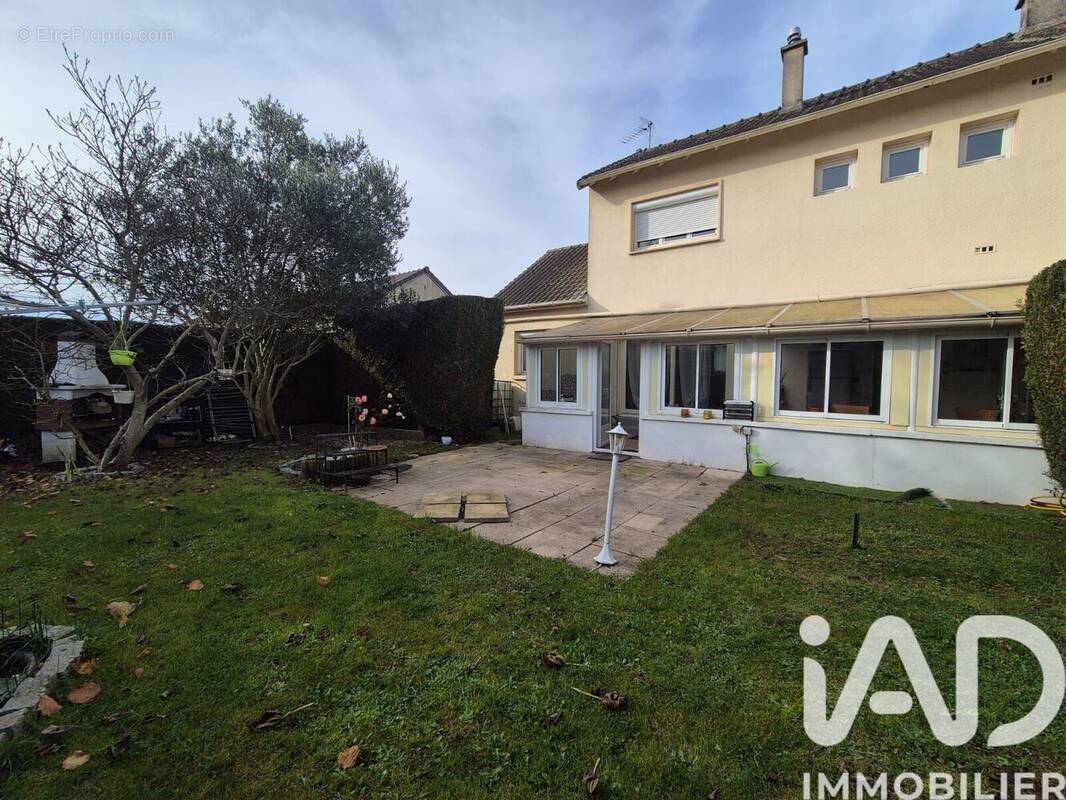 Photo 1 - Maison à LE PLESSIS-BELLEVILLE