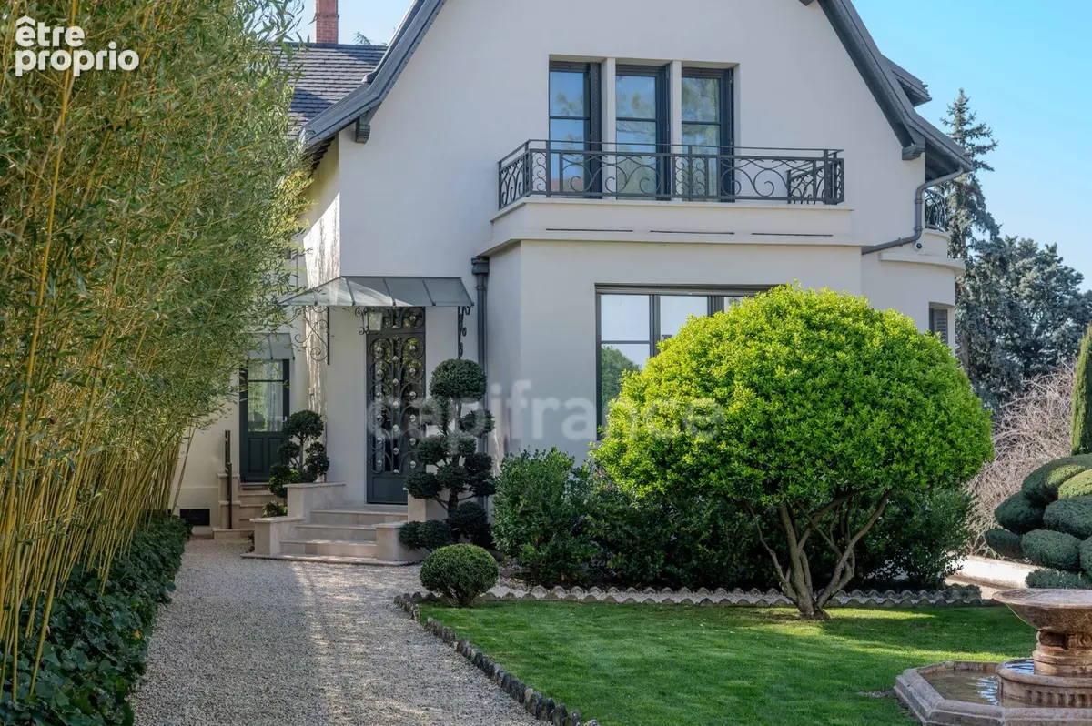 Une propriété de caractère, discrète et élégante, où le charme de la Belle Époque rencontre le confort d’une rénovation récente - photo 23