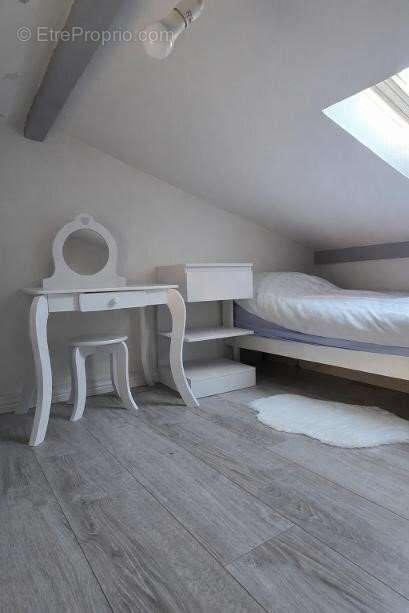 Maison à CHATEAUNEUF-VILLEVIEILLE