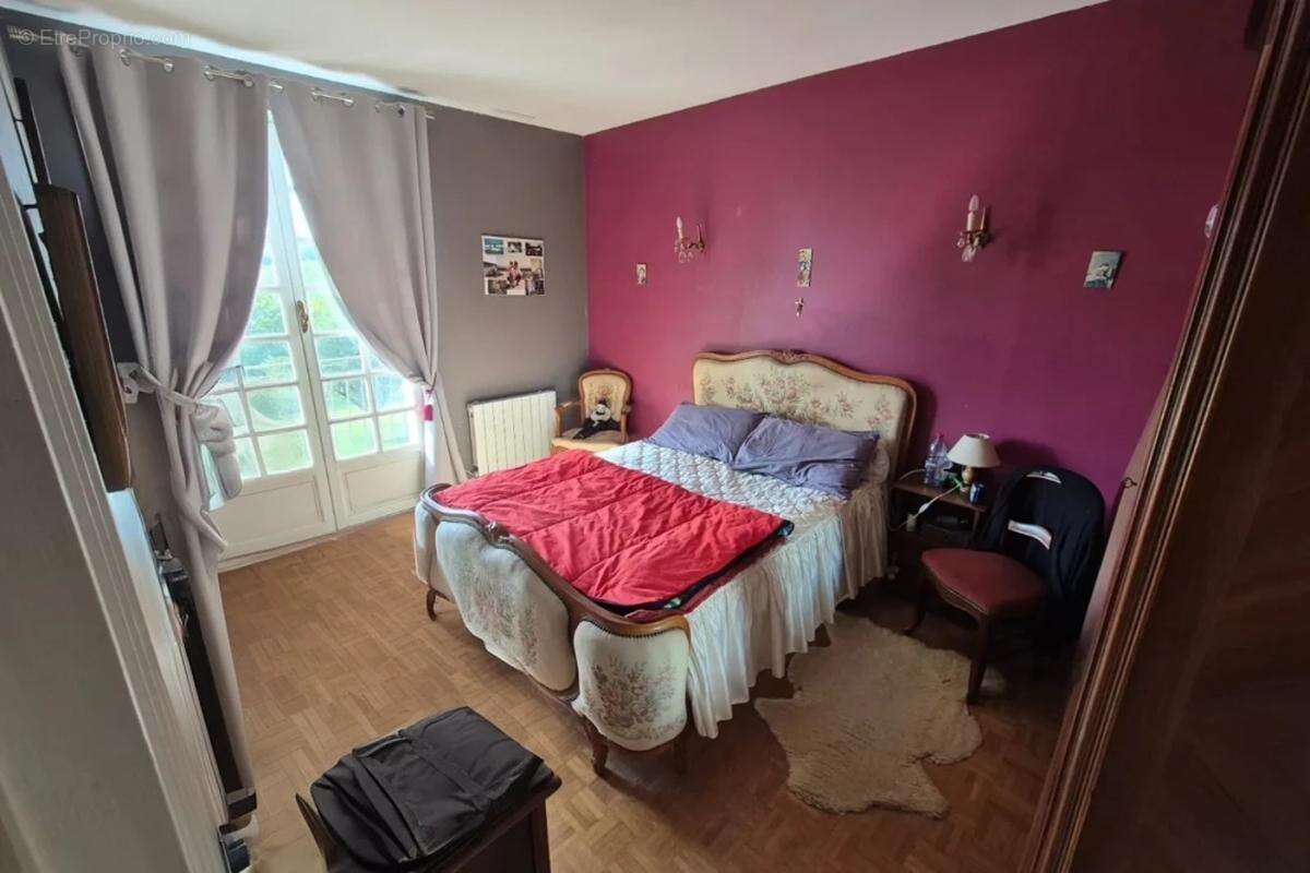 Maison à MONTGIVRAY