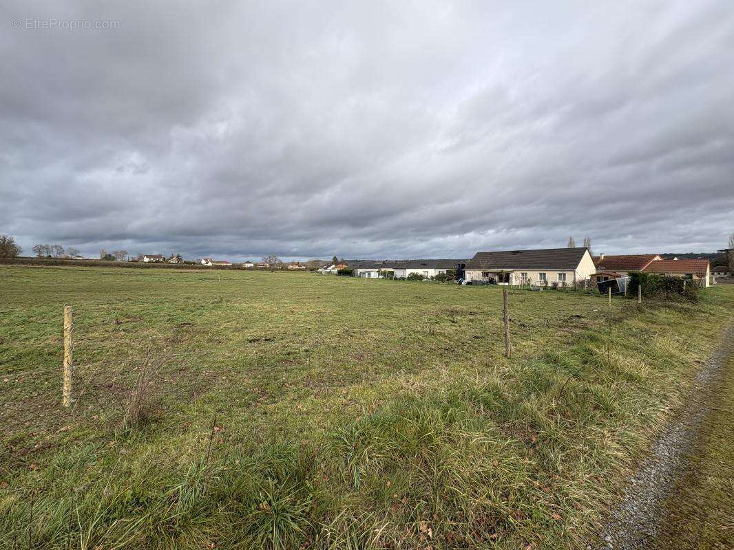 Terrain à VAUX