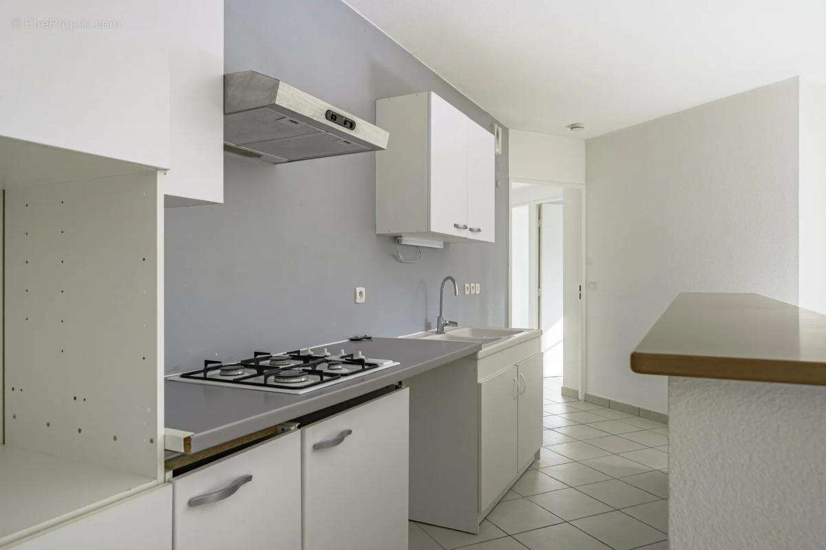 Appartement à LA ROQUE-D'ANTHERON