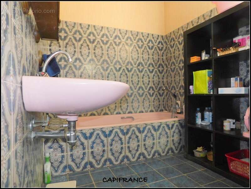 DIGNE-LES-BAINS 04000 A VENDRE Maison traditionnelle avec 2 appartements, terrain plat et clos, garage et cave - photo 12