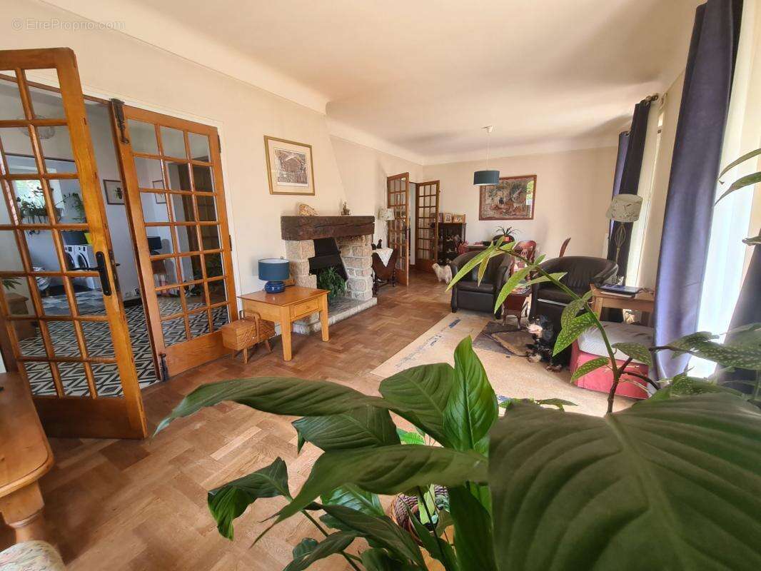 Maison de plain-pied, 5 pièces avec sous-sol total et terrain de 1 134 m² – Châteauneuf-la-Forêt - photo 3