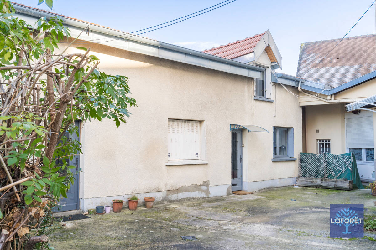 Appartement à LES PAVILLONS-SOUS-BOIS