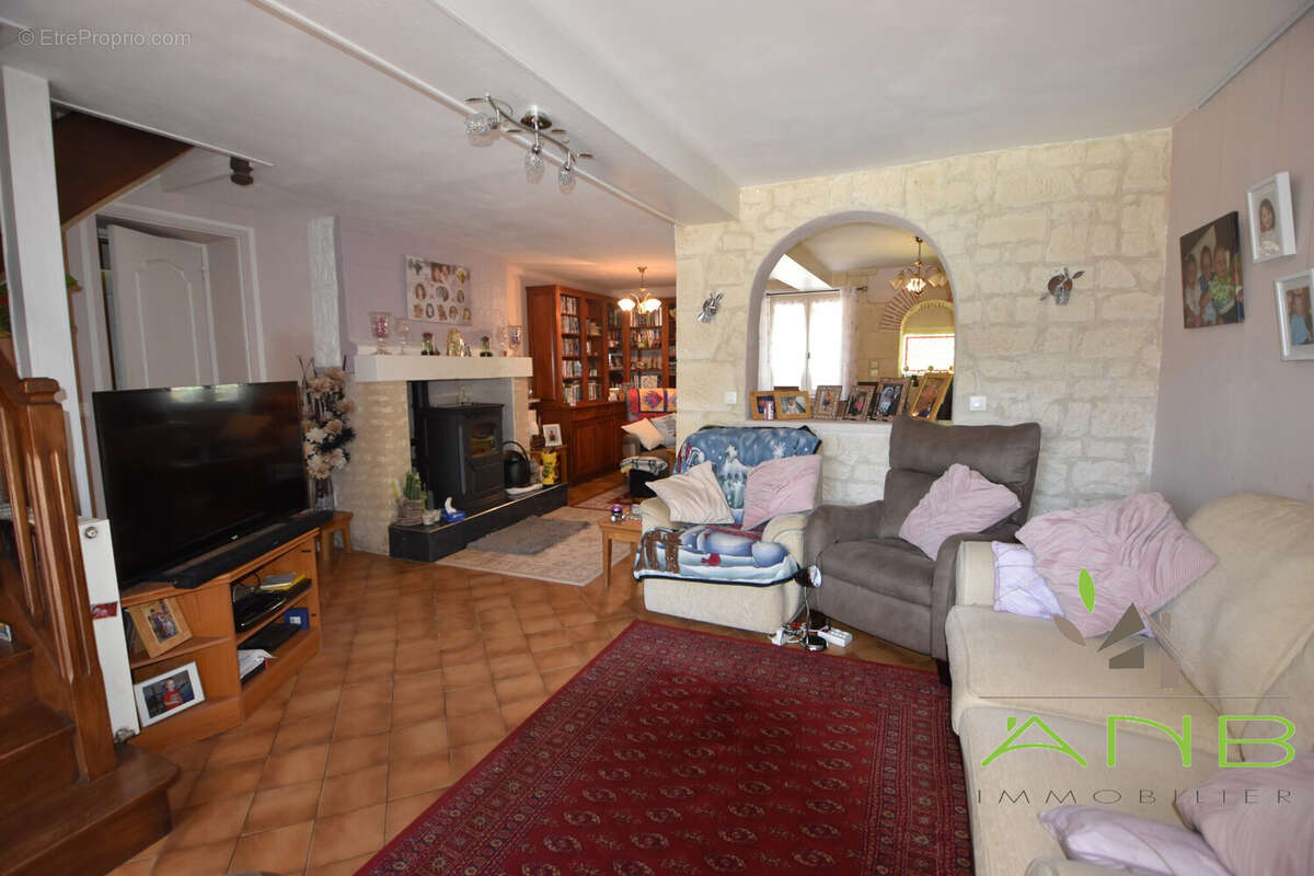 Maison à SAINT-PARDOUX-LA-RIVIERE