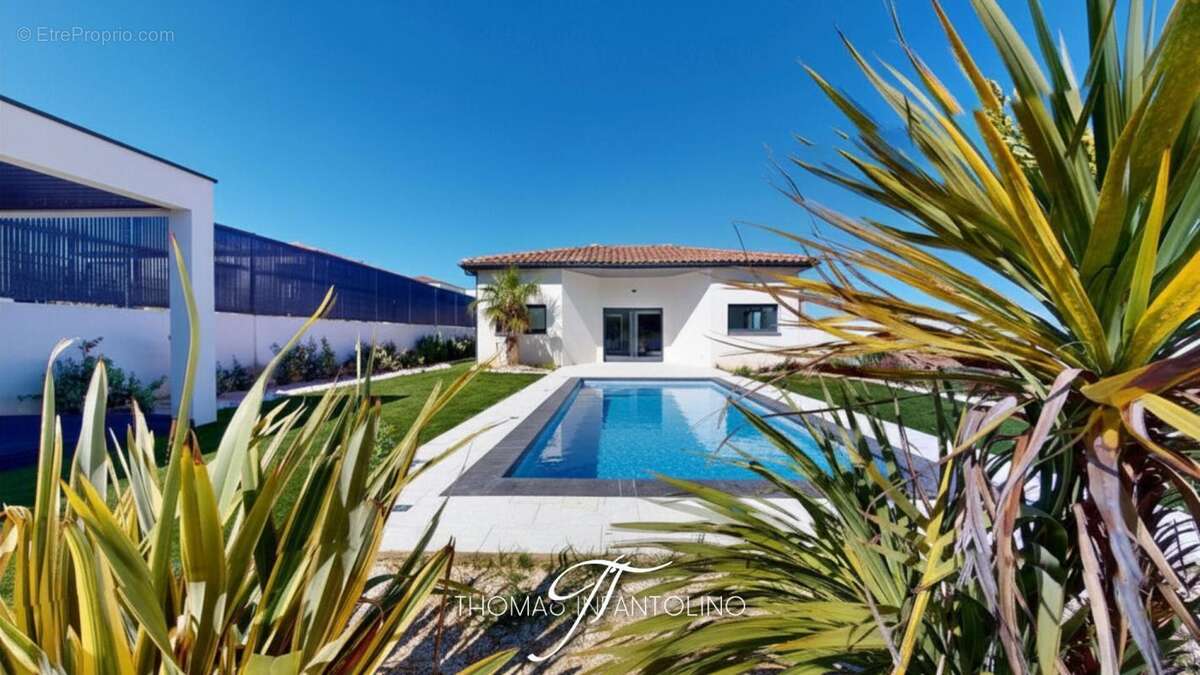 Villa d'architecte 175 m2 - piscine - vue montagne noire - garage - photo 3