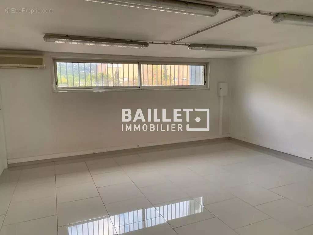 A vendre entrepôt / local 500 m2 zi carros - photo 14