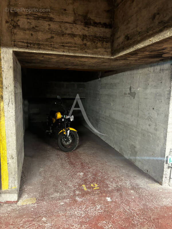 Parking à PARIS-12E