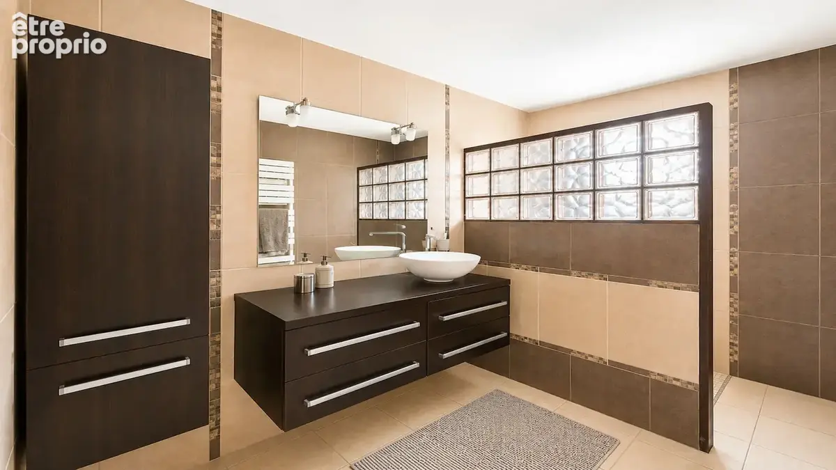 Maison T5 de plain-pied de 114 m² , proche commodités . - photo 14