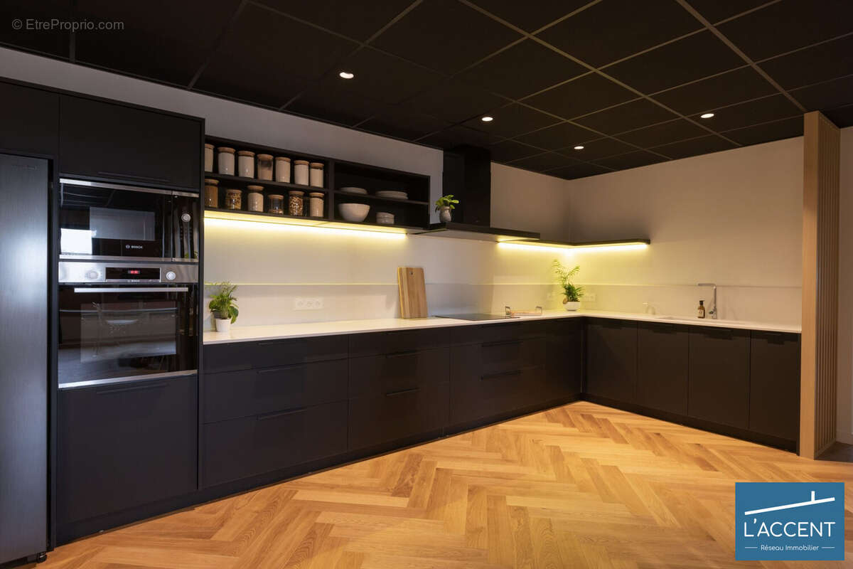 Commerce à CASTRIES