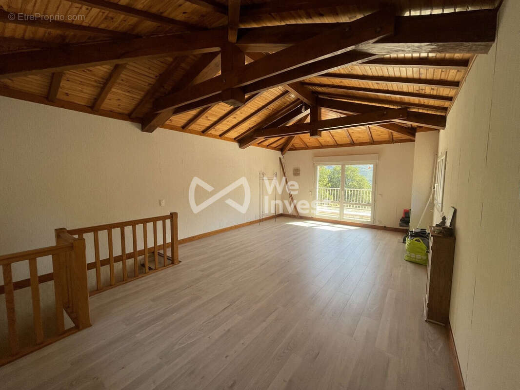 Maison 340 m² à Saint-Amans-Valtoret  - photo 7