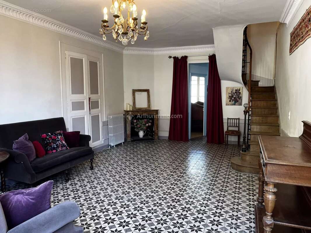 Maison à LA CHARTRE-SUR-LE-LOIR
