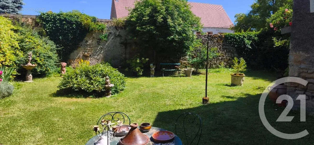Maison à CHATEAUNEUF-VAL-DE-BARGIS