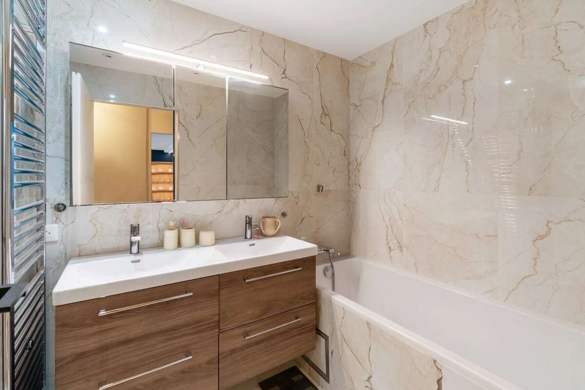 Appartement à LEVALLOIS-PERRET
