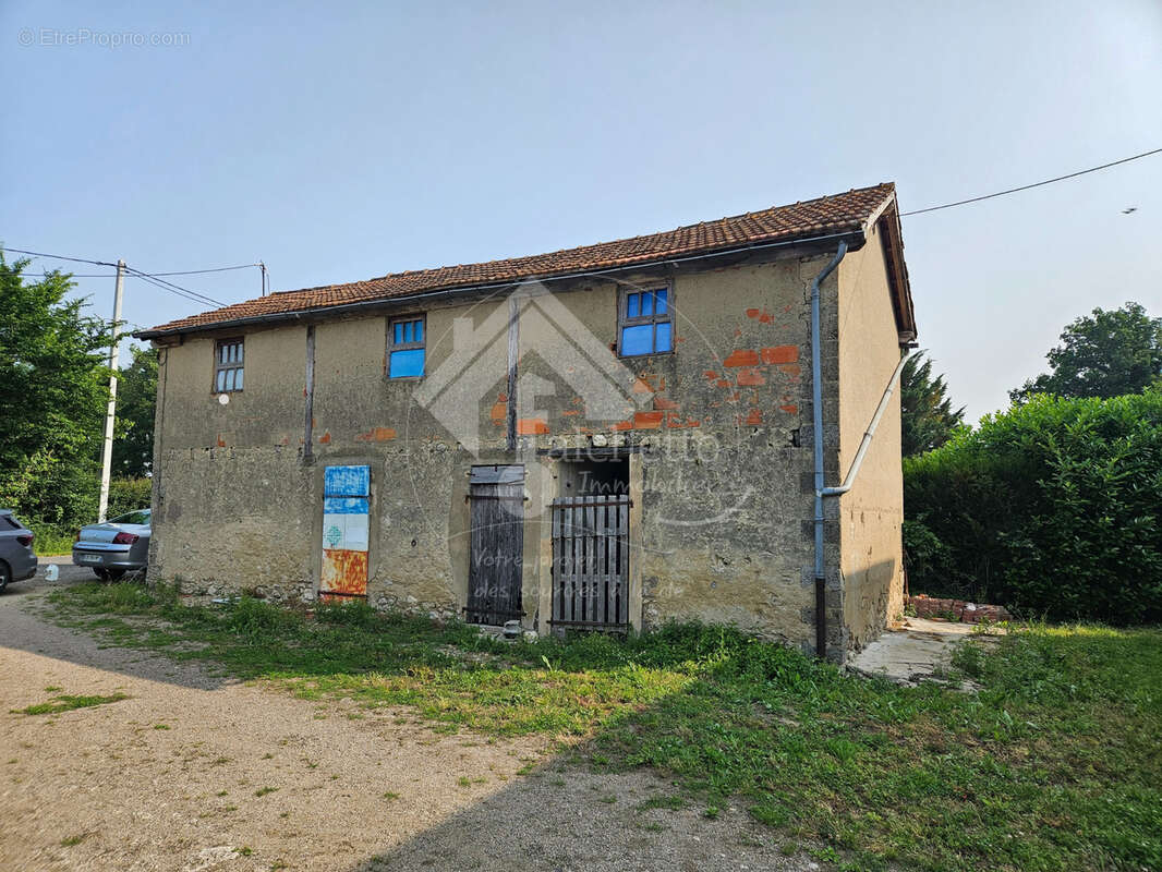 Maison à MONTAIGU-LE-BLIN