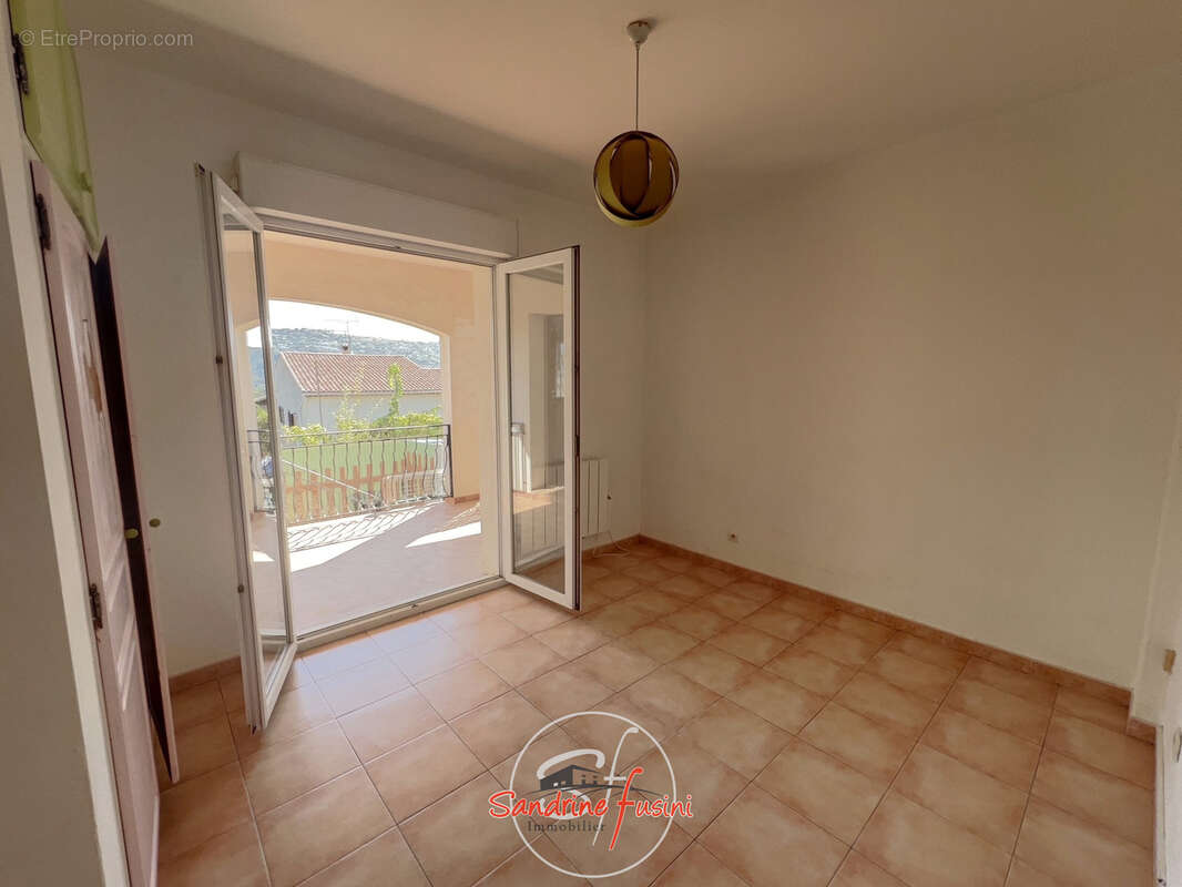 Maison à SAINT-LAURENT-DU-VAR