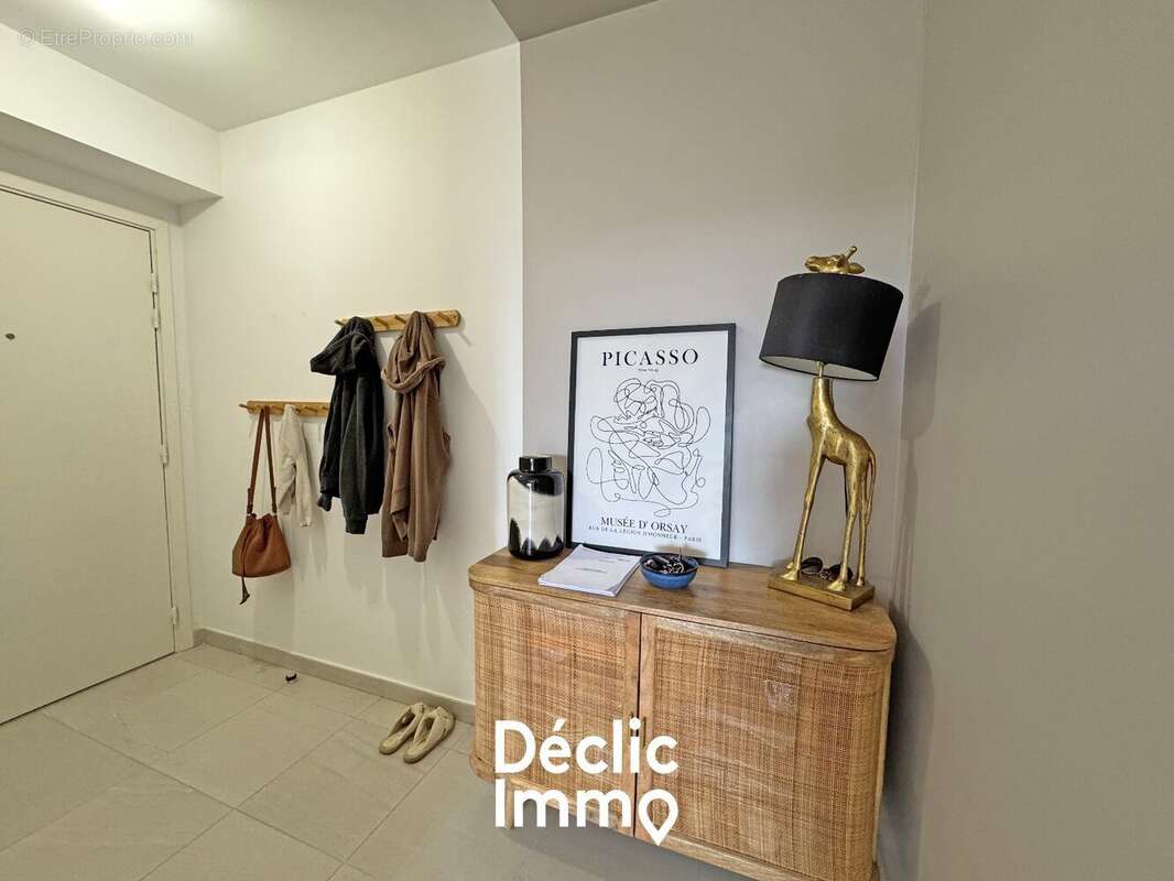 Appartement à LA ROQUETTE-SUR-SIAGNE