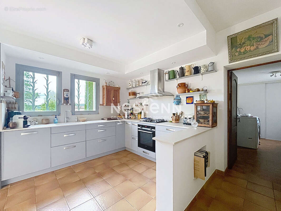 Lourmarin - Maison  5 pièce(s), 180m2, 4 belles chambres, garage-,piscine - photo 9