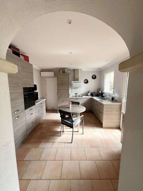 Centre, villa plain pied 3 chambres et bureau, piscine,  garage et atelier - photo 9