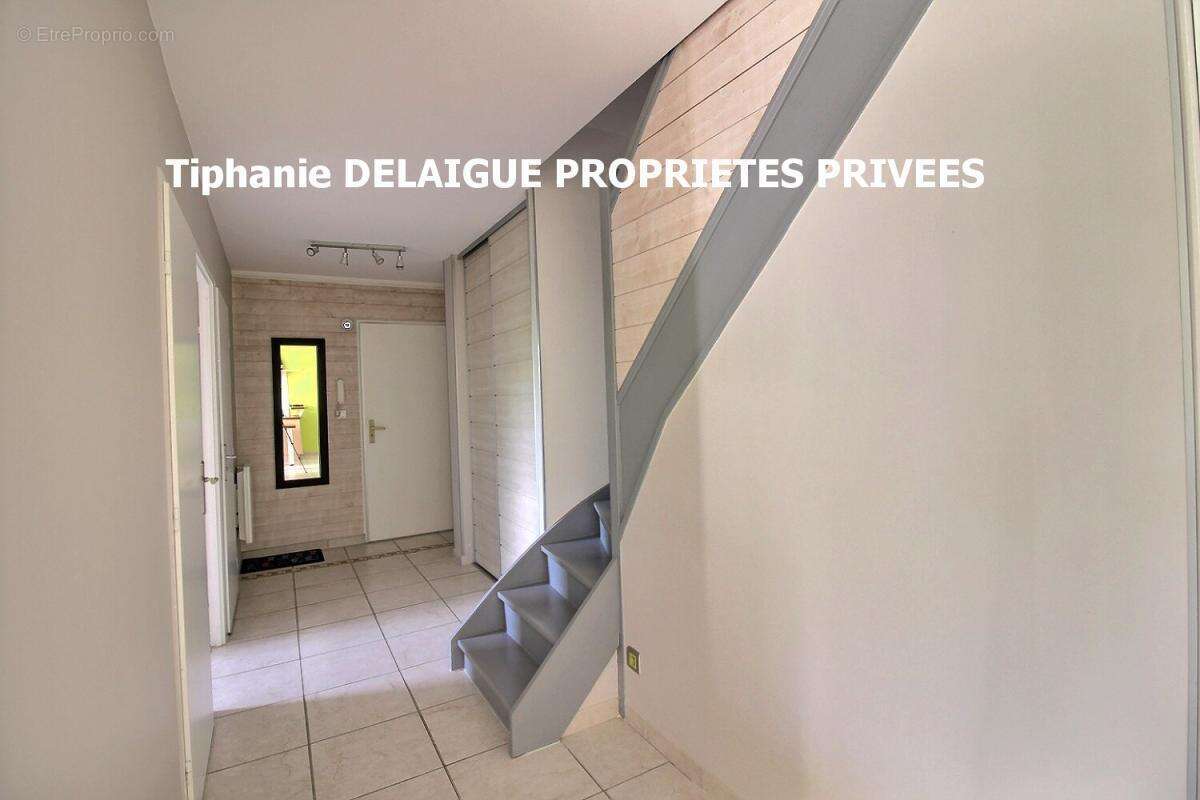 Appartement à SAINT-PRIEST-EN-JAREZ