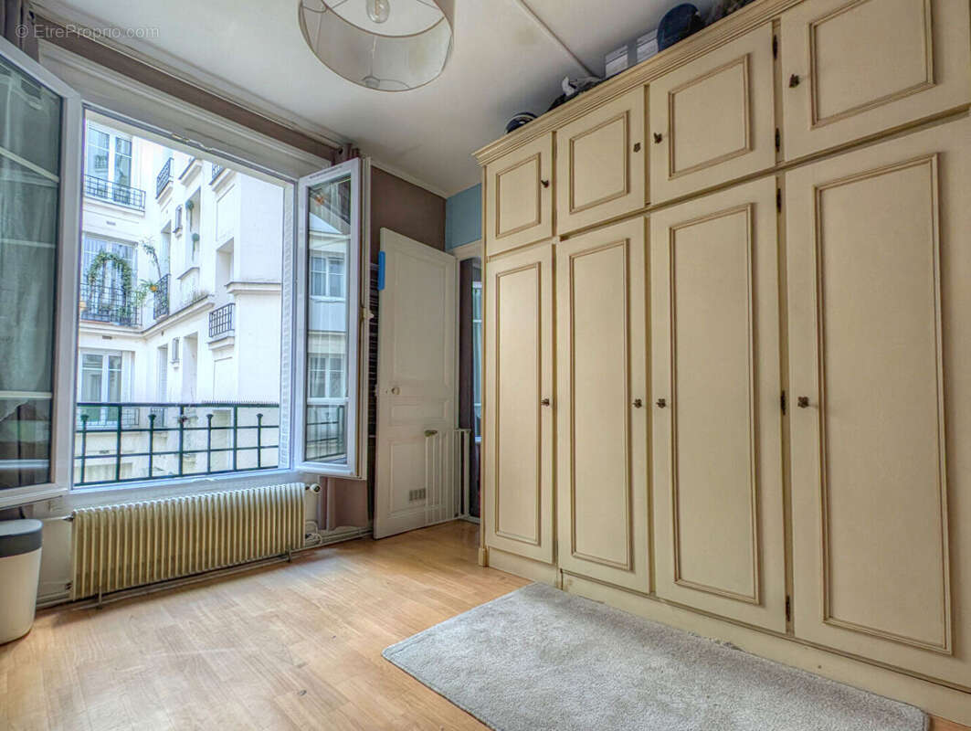 Appartement à LA GARENNE-COLOMBES