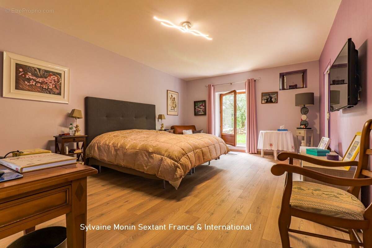 Superbe domaine de caractère du XVIIIe siècle sur 4 hectares avec piscine, maison d'amis et dépendances - photo 15