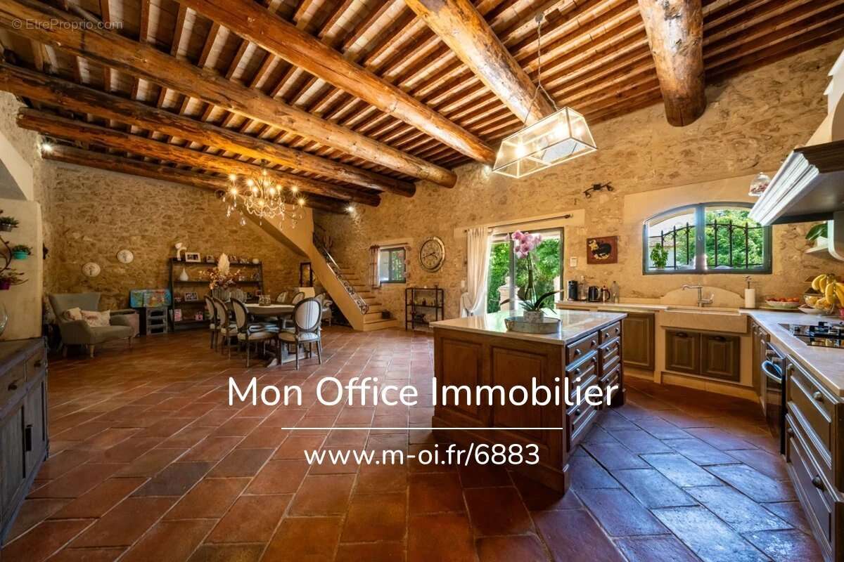 Maison à VERNEGUES